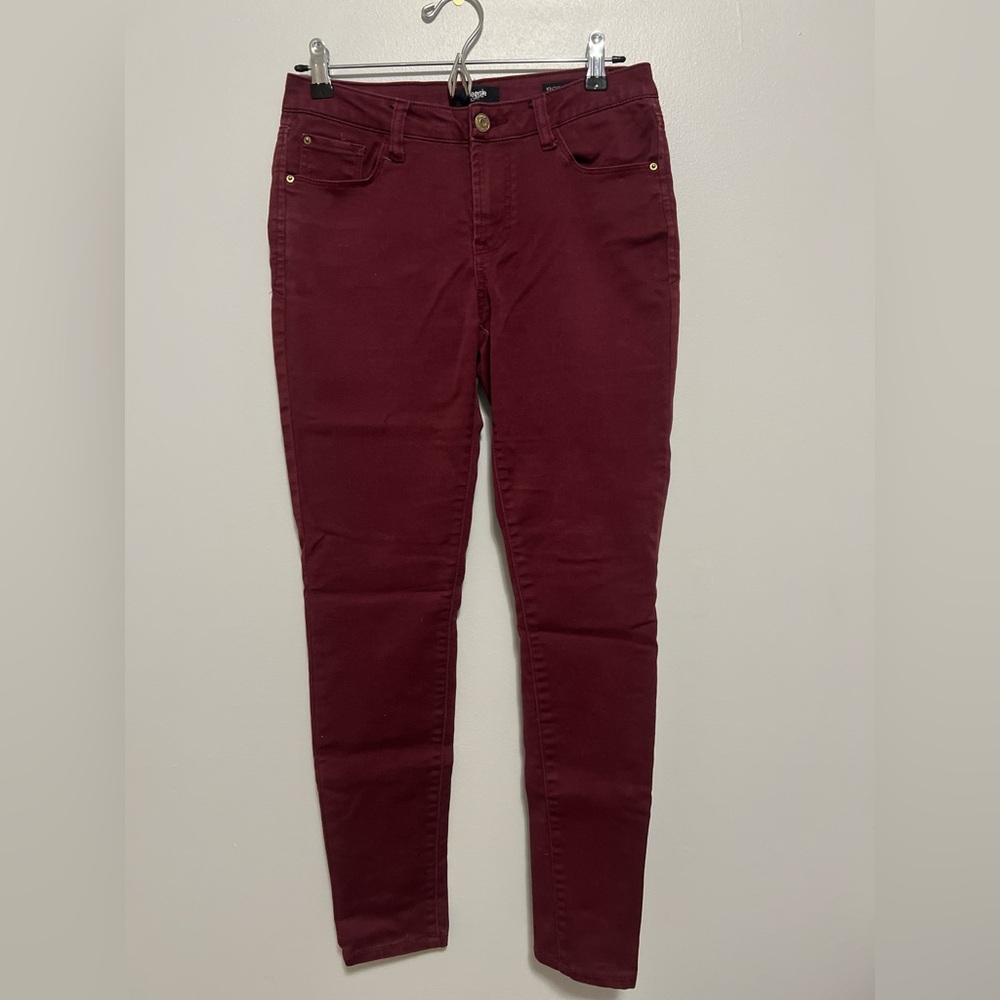 Kensie skinny mid rise burgundy jeans size 4/27